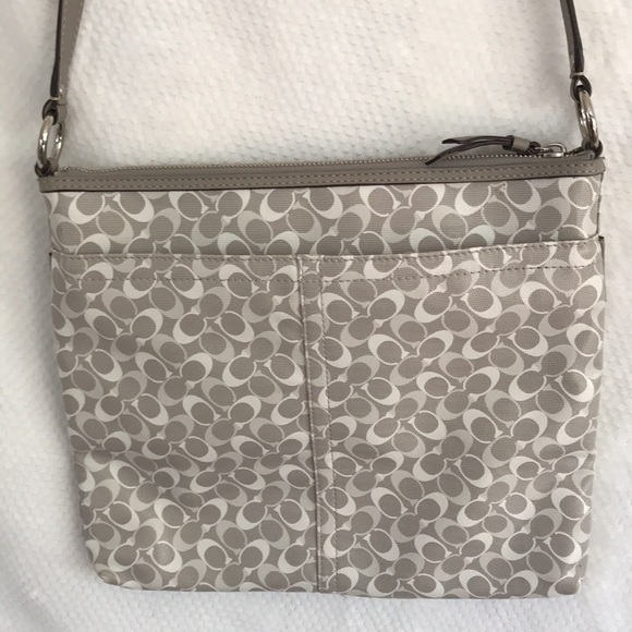 ππΈπ EUC Coach Crossbody Grey and White with Lilac Lining - Picture 3 of 5